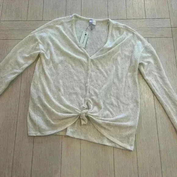 Francesca’s white button up cardigan top size medium NWT - Picture 1 of 4